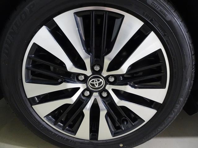 機敏さを引き立てる純正アルミホイールのデザインです。