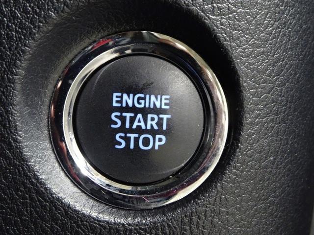 プッシュスタートシステムです。キーをバッグやポケットに入れたままで、ブレーキを踏んでボタンを押せばエンジン始動できます。