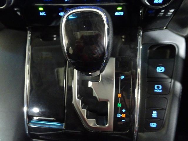 ハンドルからの移動が少なく操作がしやすいインパネシフトです。