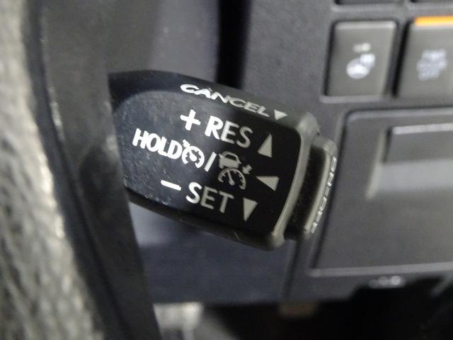 アクセルを踏まなくても、一定速度で走行できるクルーズコントロール機能を搭載！高速道路など走行時のドライバーの負担を軽減します。