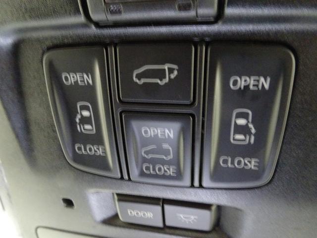 狭いスペースでも乗り降り楽々！お子様に安全な挟み込み防止機能付き！両側パワースライドドアの開閉スイッチ。便利なパワーバックドアも装備されています。