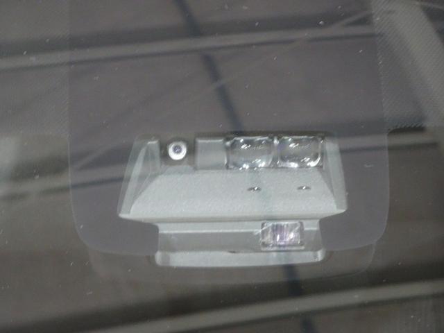 シエンタ G フルセグ メモリーナビ DVD再生 バックカメラ アイドリングストップ 衝突被害軽減システム オートマチックハイビーム プッシュスタート スマートキー 両側電動スライドドア LEDヘッドランプ(7枚目)