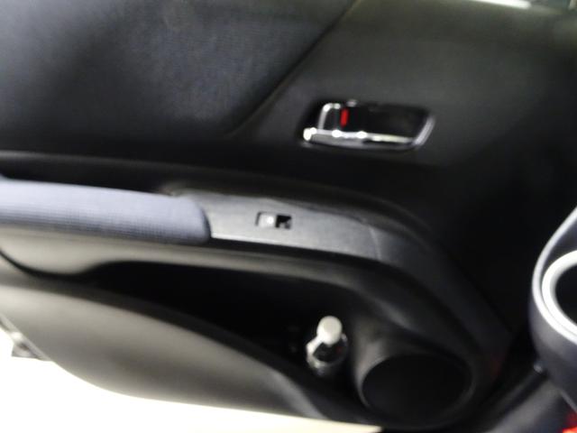 シエンタ G フルセグ メモリーナビ DVD再生 バックカメラ アイドリングストップ 衝突被害軽減システム オートマチックハイビーム プッシュスタート スマートキー 両側電動スライドドア LEDヘッドランプ(37枚目)