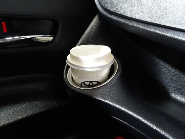 シエンタ G フルセグ メモリーナビ DVD再生 バックカメラ アイドリングストップ 衝突被害軽減システム オートマチックハイビーム プッシュスタート スマートキー 両側電動スライドドア LEDヘッドランプ(41枚目)