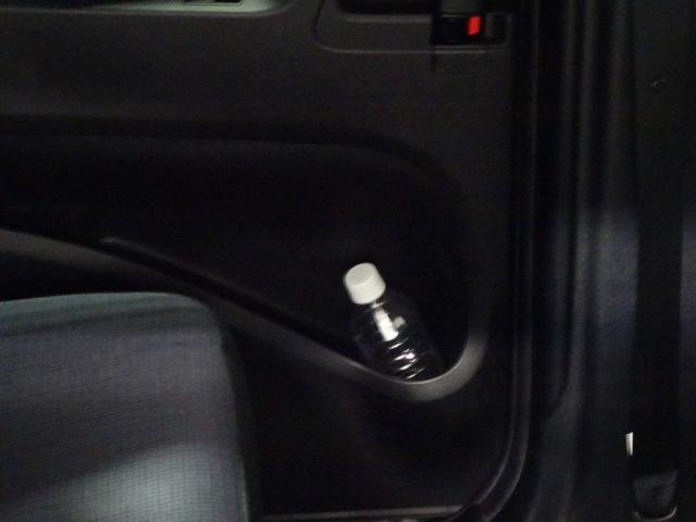 シエンタ G フルセグ メモリーナビ DVD再生 バックカメラ アイドリングストップ 衝突被害軽減システム オートマチックハイビーム プッシュスタート スマートキー 両側電動スライドドア LEDヘッドランプ(44枚目)