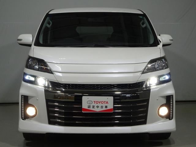 暗い夜道も明るく照らすディスチャージヘッドライト装着車！夜間のドライブも安心です。悪天候の運転をサポートするフォグランプも付いています。