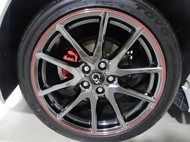 機敏さを引き立てる純正アルミホイールのデザインです。