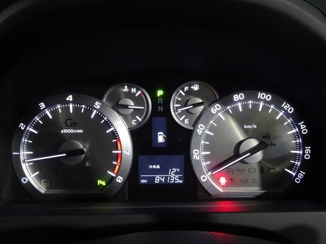 機能的で視認性の高いアナログメーターです。