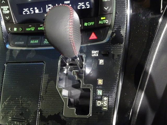 ハンドルからの移動が少なく操作がしやすいインパネシフトです。