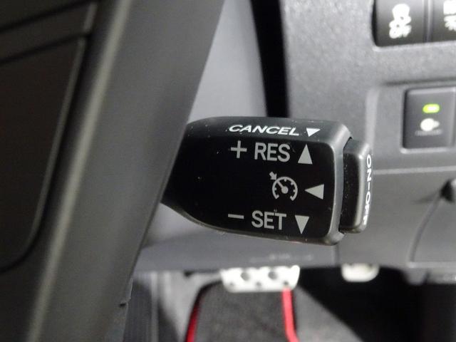 アクセルを踏まなくても、一定速度で走行できるクルーズコントロール機能を搭載！高速道路など走行時のドライバーの負担を軽減します。