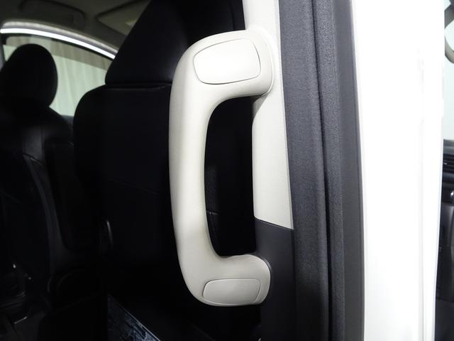 アシストグリップがスムーズな乗り降りをサポートします。