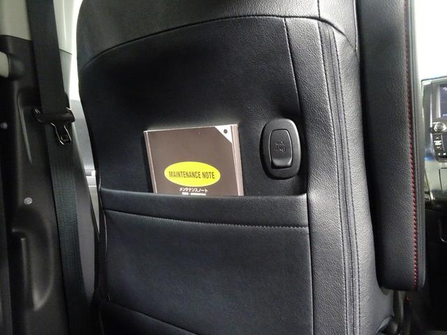 雑誌など収納しやすいシートバックポケット。