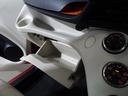 助手席前の大型のグローブボックス。ついつい何でも入れてしまいます。