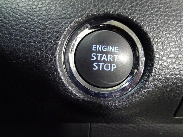 プッシュスタートシステムです。キーをバッグやポケットに入れたままで、ブレーキを踏んでボタンを押せばエンジン始動できます。