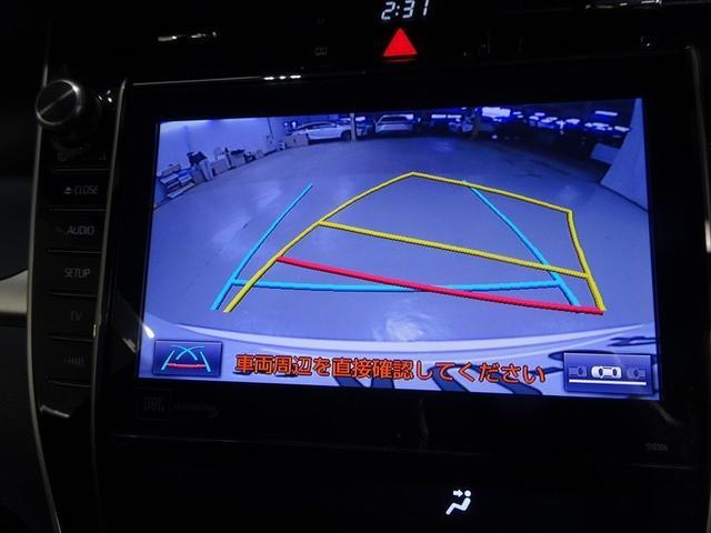 バック時の運転をサポートするバックガイドモニター付き。