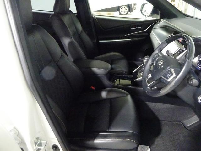 フロントシートは、長距離や長時間運転しても疲れにくく乗り心地良く快適ドライブ。