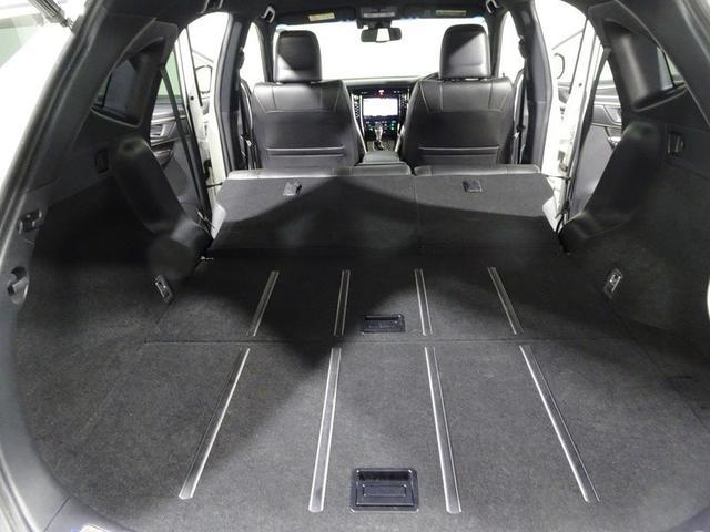 シートを倒すと大容量のラゲージスペースに！用途に合わせてお使いいただけます。