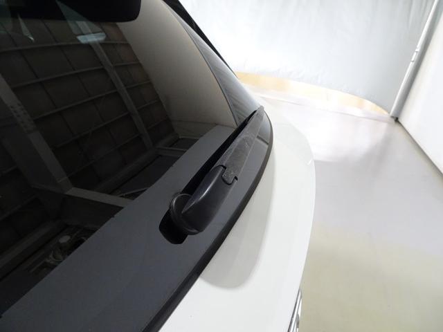 雨中の後方視界も、よりクリアに！リヤワイパー付き。