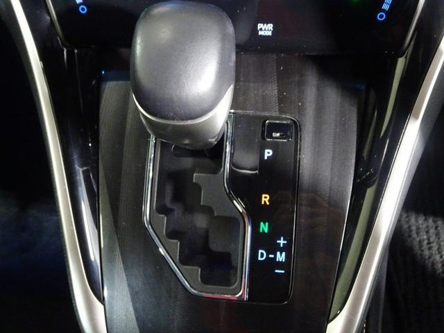 ハンドルからの移動が少なく操作がしやすいインパネシフトです。
