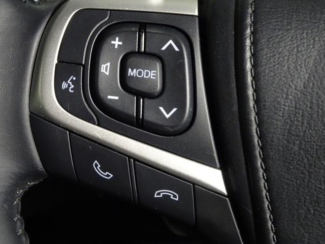 ステアリングスイッチで、運転中ハンドルから手を放すことなくラジオのチャンネルや、ボリュームの変更などをスマートに行うことが出来ます。