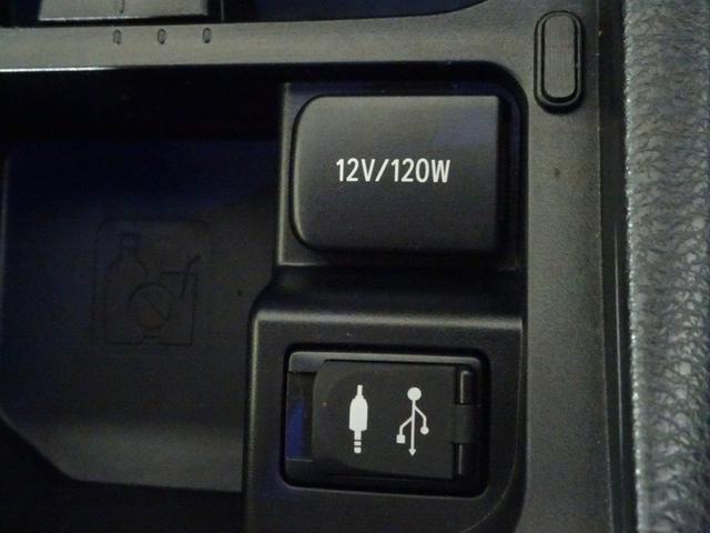 便利なＡＵＸ・ＵＳＢポート付き！スマホやＵＳＢメモリーを接続して動画やミュージック再生が出来ます。