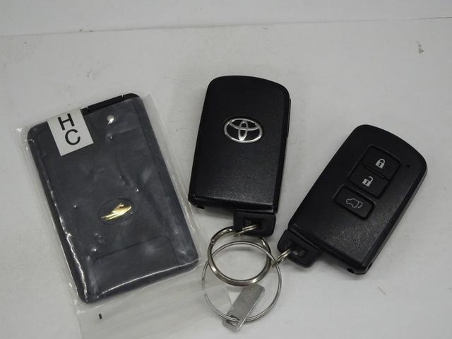 スマートキー＆カードキー。ポケットやバッグに入れたままでＯＫ！ドアの解錠施錠やエンジン始動がワンタッチ！