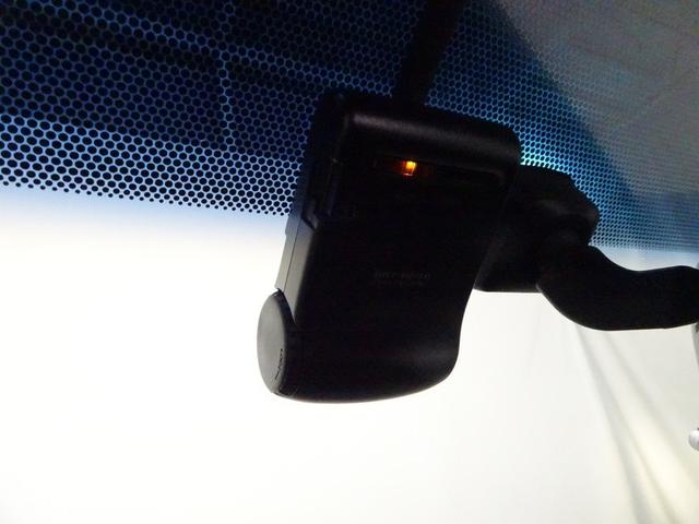 スペイド Ｆ　クイーン　フルセグ　メモリーナビ　ＤＶＤ再生　バックカメラ　ＥＴＣ　ドラレコ　電動スライドドア　ＨＩＤヘッドライト　ウオークスルー　ワンオーナー　アイドリングストップ（6枚目）