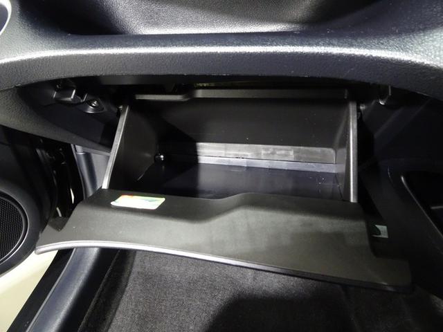 シエンタ Ｇ　フルセグ　メモリーナビ　ＤＶＤ再生　バックカメラ　ＥＴＣ　両側電動スライド　ウオークスルー　乗車定員７人　３列シート　アイドリングストップ（32枚目）