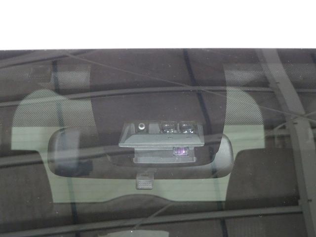 ノア Ｓｉ　４ＷＤ　フルセグ　メモリーナビ　ＤＶＤ再生　バックカメラ　衝突被害軽減システム　ＥＴＣ　電動スライドドア　ＬＥＤヘッドランプ　ウオークスルー　乗車定員７人　３列シート　ワンオーナー（6枚目）