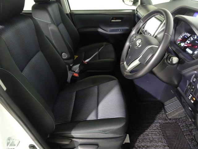 ノア Ｓｉ　４ＷＤ　フルセグ　メモリーナビ　ＤＶＤ再生　バックカメラ　衝突被害軽減システム　ＥＴＣ　電動スライドドア　ＬＥＤヘッドランプ　ウオークスルー　乗車定員７人　３列シート　ワンオーナー（12枚目）