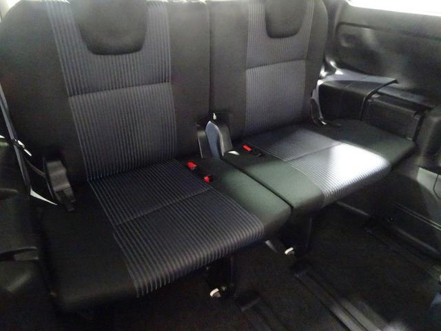 ノア Ｓｉ　４ＷＤ　フルセグ　メモリーナビ　ＤＶＤ再生　バックカメラ　衝突被害軽減システム　ＥＴＣ　電動スライドドア　ＬＥＤヘッドランプ　ウオークスルー　乗車定員７人　３列シート　ワンオーナー（14枚目）