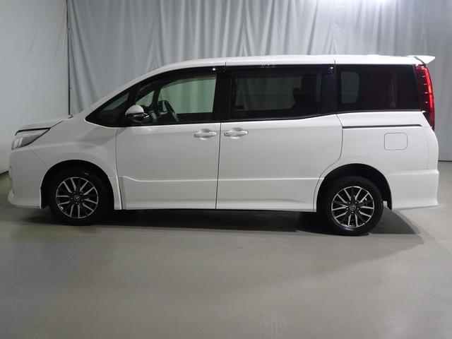 ノア Ｓｉ　４ＷＤ　フルセグ　メモリーナビ　ＤＶＤ再生　バックカメラ　衝突被害軽減システム　ＥＴＣ　電動スライドドア　ＬＥＤヘッドランプ　ウオークスルー　乗車定員７人　３列シート　ワンオーナー（18枚目）