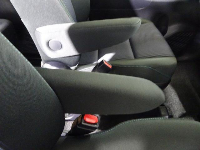 ノア Ｓｉ　４ＷＤ　フルセグ　メモリーナビ　ＤＶＤ再生　バックカメラ　衝突被害軽減システム　ＥＴＣ　電動スライドドア　ＬＥＤヘッドランプ　ウオークスルー　乗車定員７人　３列シート　ワンオーナー（22枚目）