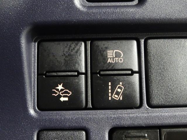 ノア Ｓｉ　４ＷＤ　フルセグ　メモリーナビ　ＤＶＤ再生　バックカメラ　衝突被害軽減システム　ＥＴＣ　電動スライドドア　ＬＥＤヘッドランプ　ウオークスルー　乗車定員７人　３列シート　ワンオーナー（28枚目）