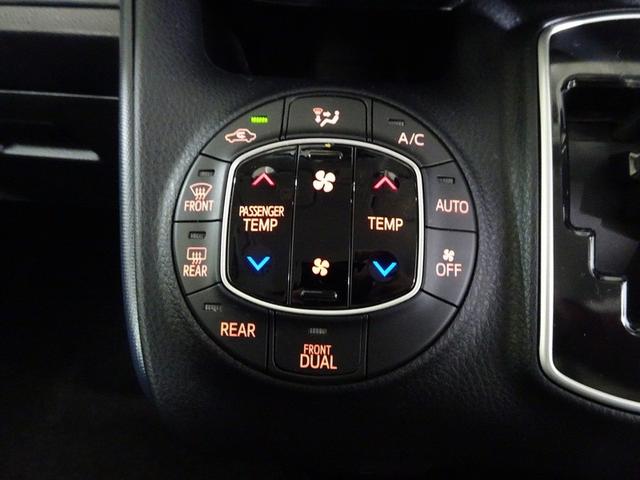 ノア Ｓｉ　４ＷＤ　フルセグ　メモリーナビ　ＤＶＤ再生　バックカメラ　衝突被害軽減システム　ＥＴＣ　電動スライドドア　ＬＥＤヘッドランプ　ウオークスルー　乗車定員７人　３列シート　ワンオーナー（30枚目）