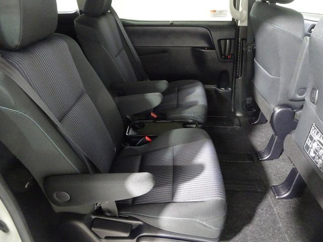 ノア Ｓｉ　４ＷＤ　フルセグ　メモリーナビ　ＤＶＤ再生　バックカメラ　衝突被害軽減システム　ＥＴＣ　電動スライドドア　ＬＥＤヘッドランプ　ウオークスルー　乗車定員７人　３列シート　ワンオーナー（34枚目）