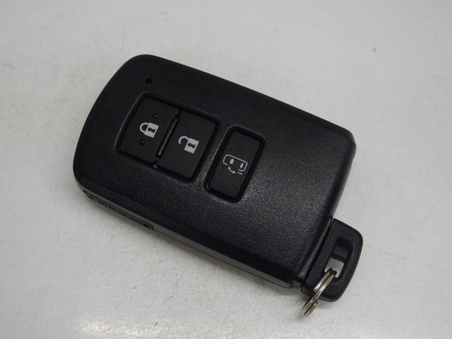 ノア Ｓｉ　４ＷＤ　フルセグ　メモリーナビ　ＤＶＤ再生　バックカメラ　衝突被害軽減システム　ＥＴＣ　電動スライドドア　ＬＥＤヘッドランプ　ウオークスルー　乗車定員７人　３列シート　ワンオーナー（39枚目）