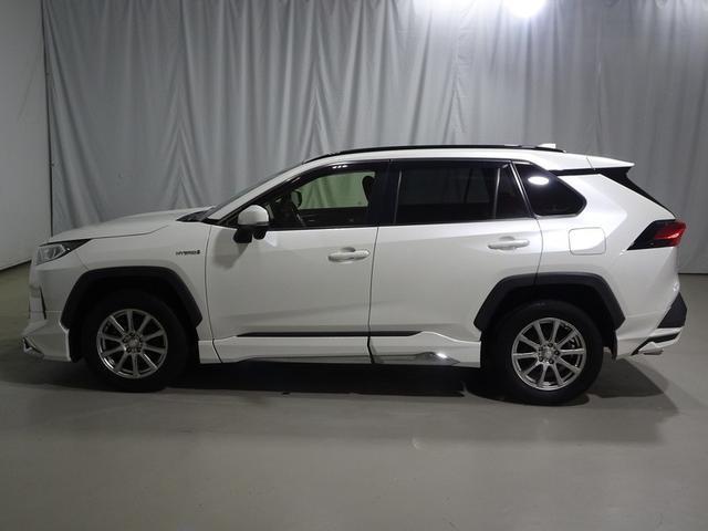 ＲＡＶ４ ハイブリッドＸ　４ＷＤ　フルセグ　メモリーナビ　ＤＶＤ再生　バックカメラ　衝突被害軽減システム　ＥＴＣ　ＬＥＤヘッドランプ　ワンオーナー　フルエアロ（3枚目）