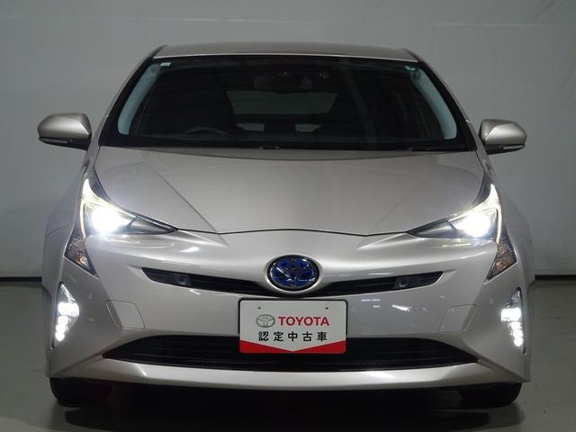 プリウス Ｓセーフティプラス　フルセグ　メモリーナビ　ＤＶＤ再生　バックカメラ　衝突被害軽減システム　ＥＴＣ　ドラレコ　ＬＥＤヘッドランプ　ワンオーナー（4枚目）