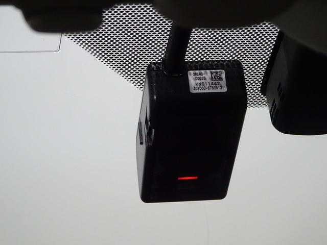 プリウス Ｓセーフティプラス　フルセグ　メモリーナビ　ＤＶＤ再生　バックカメラ　衝突被害軽減システム　ＥＴＣ　ドラレコ　ＬＥＤヘッドランプ　ワンオーナー（7枚目）