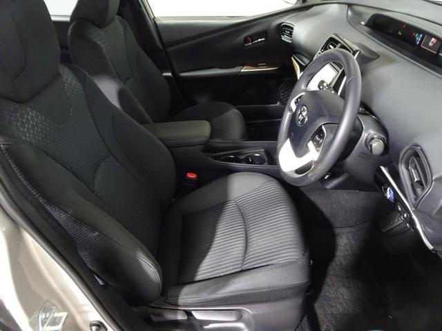 プリウス Ｓセーフティプラス　フルセグ　メモリーナビ　ＤＶＤ再生　バックカメラ　衝突被害軽減システム　ＥＴＣ　ドラレコ　ＬＥＤヘッドランプ　ワンオーナー（14枚目）