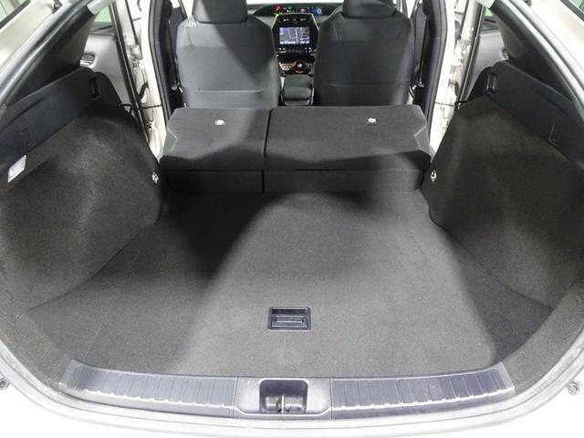 プリウス Ｓセーフティプラス　フルセグ　メモリーナビ　ＤＶＤ再生　バックカメラ　衝突被害軽減システム　ＥＴＣ　ドラレコ　ＬＥＤヘッドランプ　ワンオーナー（17枚目）