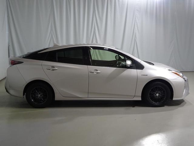 プリウス Ｓセーフティプラス　フルセグ　メモリーナビ　ＤＶＤ再生　バックカメラ　衝突被害軽減システム　ＥＴＣ　ドラレコ　ＬＥＤヘッドランプ　ワンオーナー（19枚目）