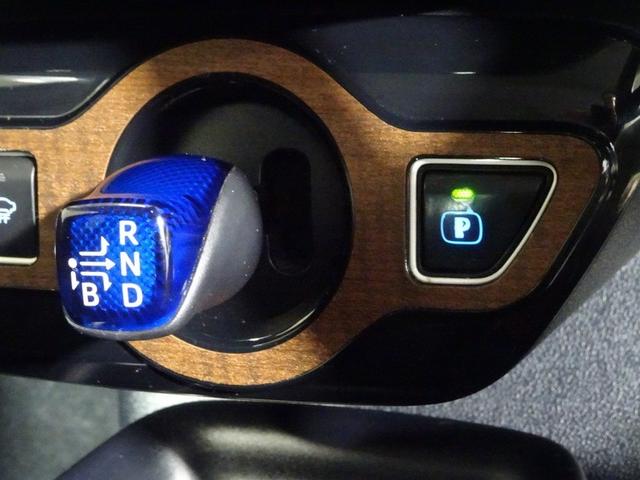 プリウス Ｓセーフティプラス　フルセグ　メモリーナビ　ＤＶＤ再生　バックカメラ　衝突被害軽減システム　ＥＴＣ　ドラレコ　ＬＥＤヘッドランプ　ワンオーナー（28枚目）