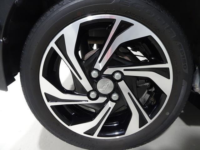 機敏さを引き立てる純正アルミホイールのデザインです。