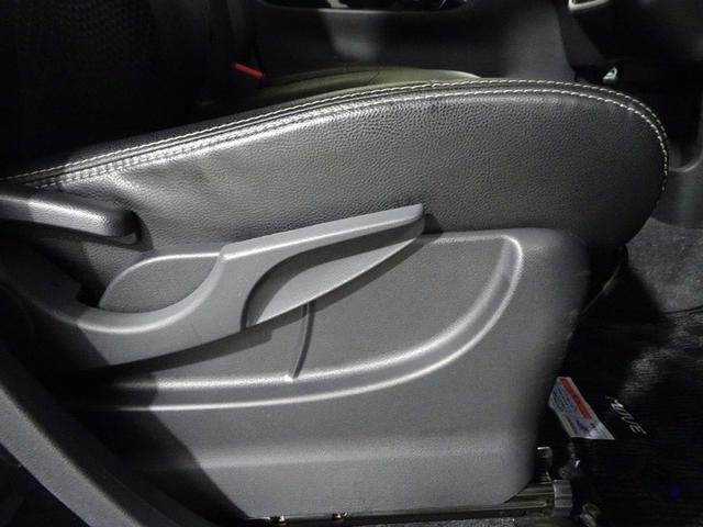 運転席シートは上下アジャスター付きで、最適のドライビングポジションに合わせやすくなっています。