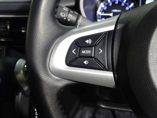 ステアリングスイッチで、運転中ハンドルから手を放すことなくラジオのチャンネルや、ボリュームの変更などをスマートに行うことが出来ます。