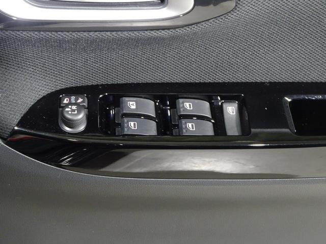 パワーウィンドウもしっかり完備しています。