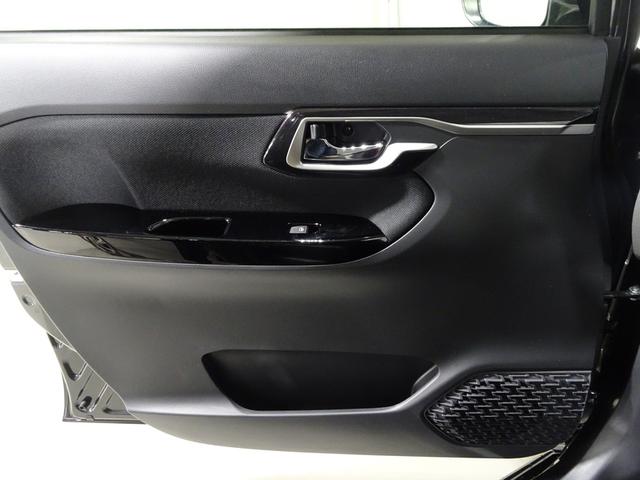 助手席パワーウィンドウスイッチ。その下にはドアポケットが付いています。