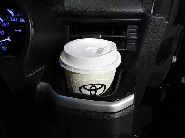 運転席からすぐに手が届くカップホルダーです。